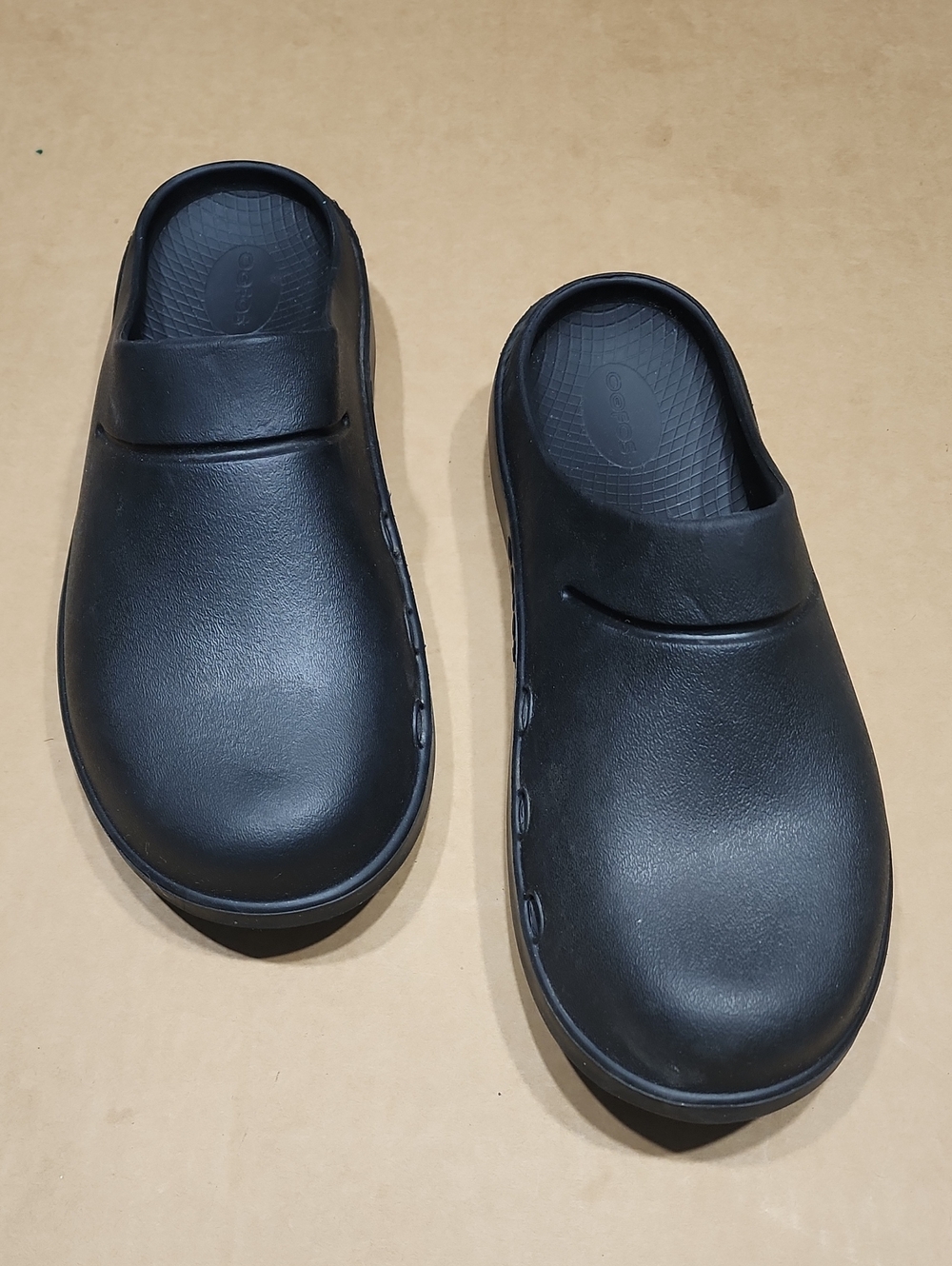OOFOS Unisex M SZ 10/ W SZ 12 .. Black OOCloog Recovery Clog